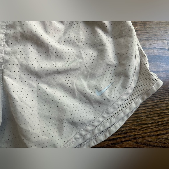 Nike Reebok All in motion lot of 3 women’s shorts and top Size S - Picture 3 of 12